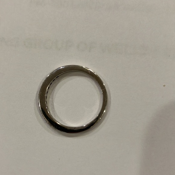 White gold and Diamond band. - Picture 4 of 7